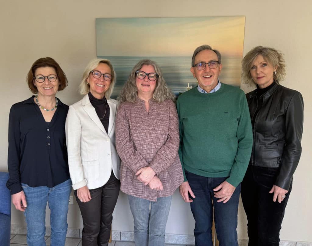 Die Vorstandsmitglieder des Hospiz-Vereins Erftstadt e.V. im Jahr 2025